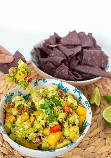 Whip Up Quick Mango Guacamole: The Flavorful Fiesta Starter